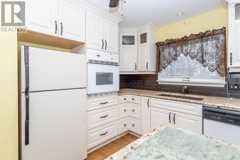 11 MacLean Street — photo 12 of 33
