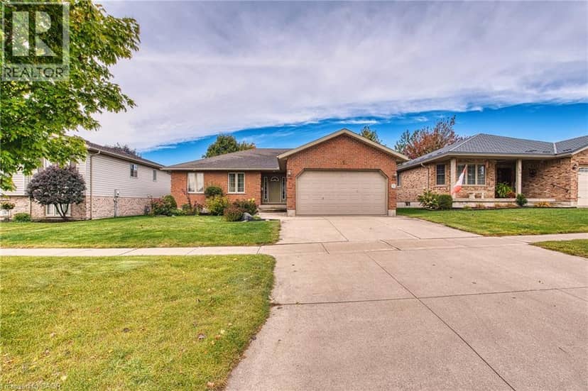 755 WALLACE Avenue S, Listowel, photo 2