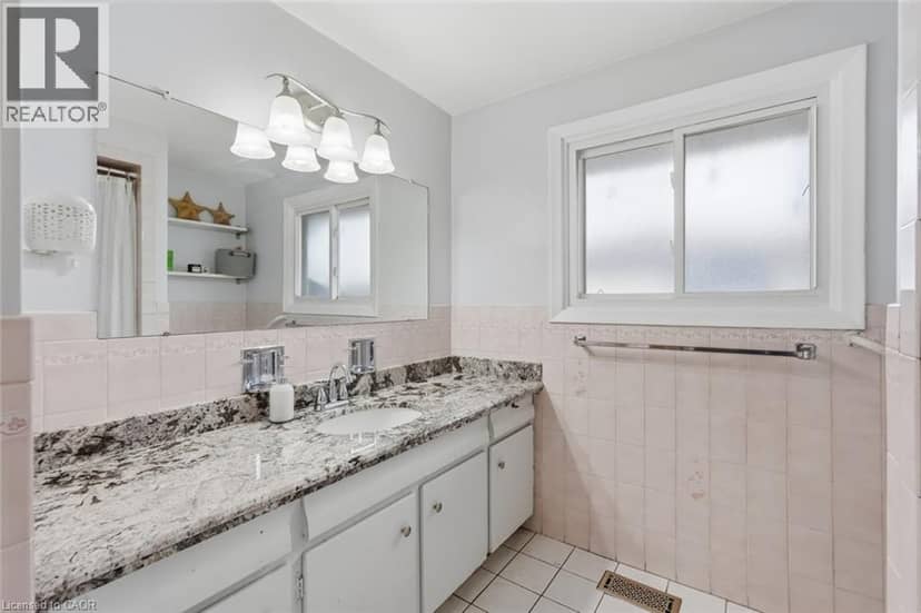 19 ELLINGWOOD Avenue — photo 17 of 24