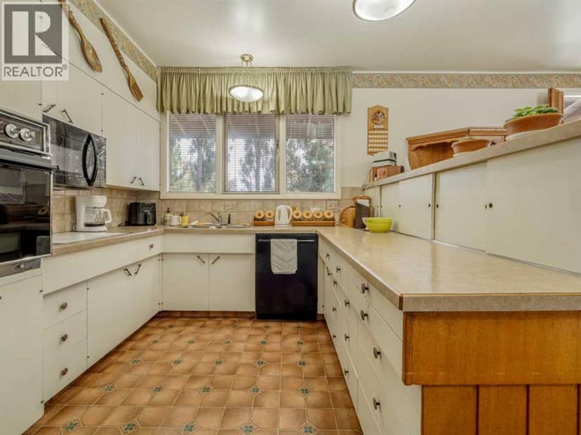 1088 Morden Avenue — photo 23 of 40