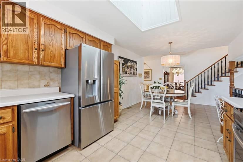 83 OAKRIDGE Drive — photo 14 of 40