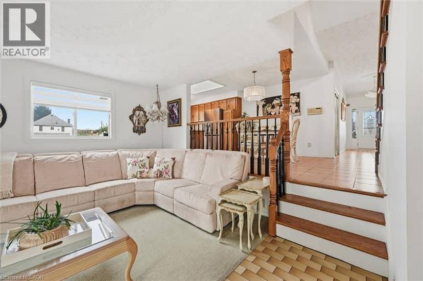 83 OAKRIDGE Drive — photo 17 of 40