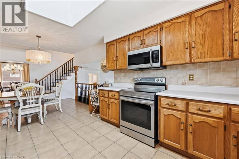 83 OAKRIDGE Drive — photo 15 of 40