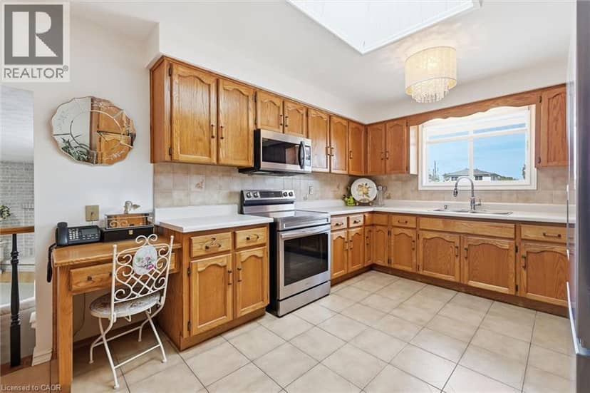 83 OAKRIDGE Drive — photo 13 of 40