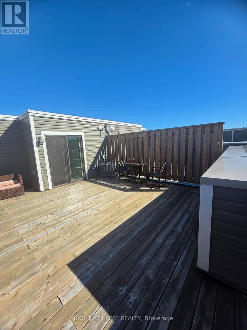 15 - 95 Eastwood Park Garden — photo 18 of 19