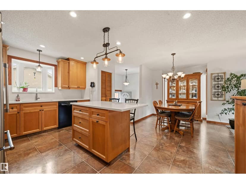704 Warwick Rd NW — photo 10 of 40