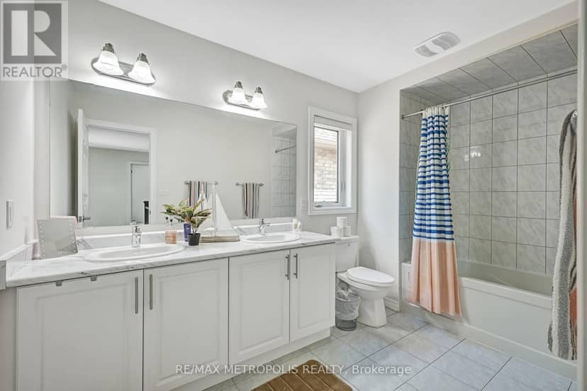 15 Douglas Kemp Crescent — photo 23 of 40