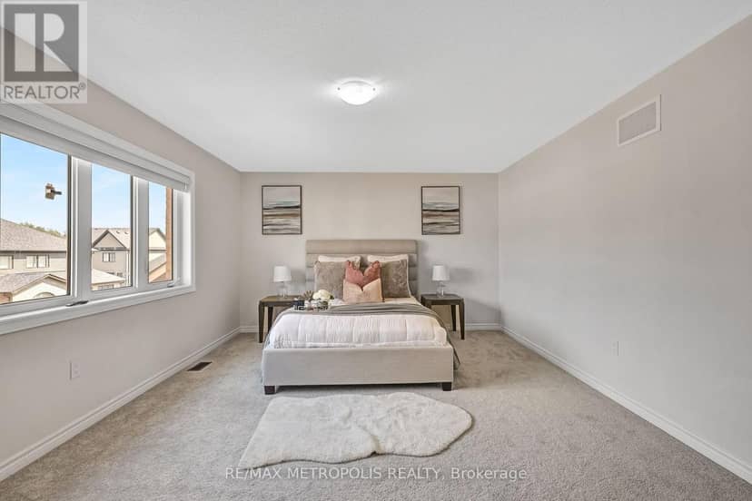 15 Douglas Kemp Crescent — photo 24 of 40