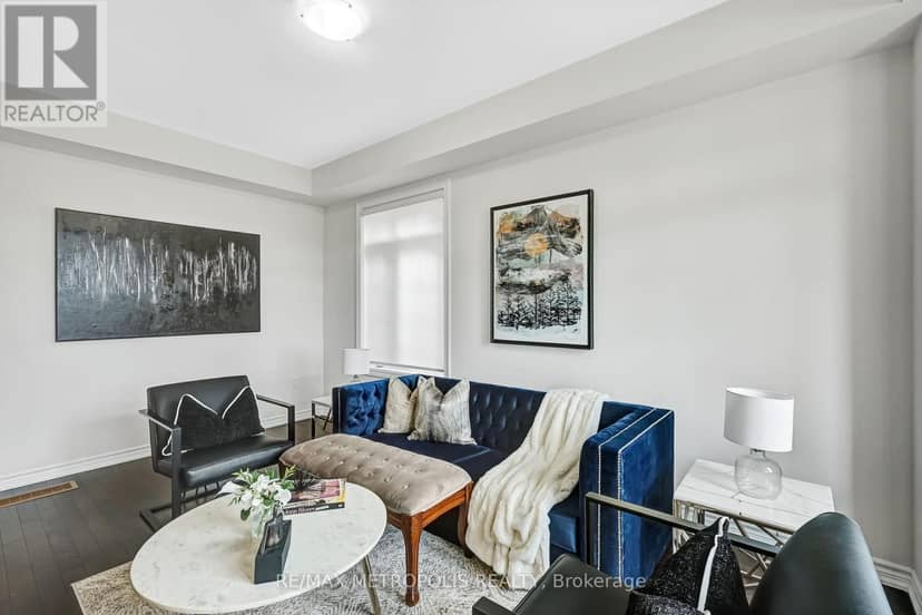 15 Douglas Kemp Crescent — photo 4 of 40