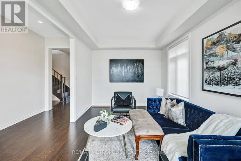 15 Douglas Kemp Crescent — photo 5 of 40