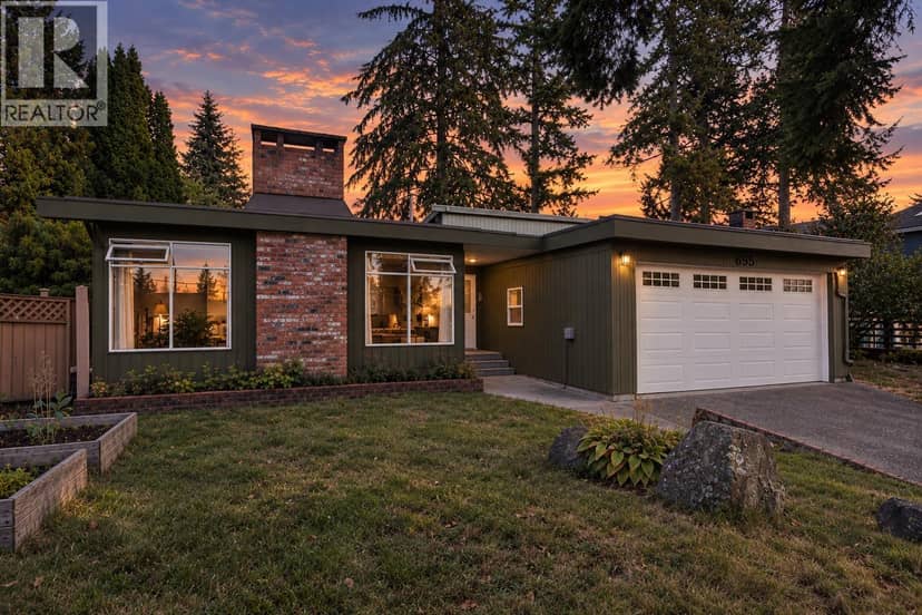 695 MACINTOSH STREET, Coquitlam