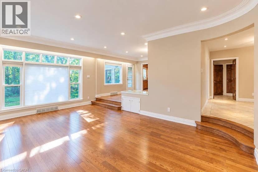 31 FAIRLEIGH Crescent — photo 14 of 35