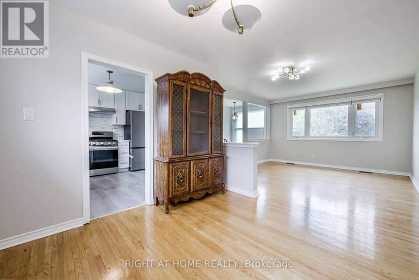 11 Fareham Crescent — photo 15 of 32