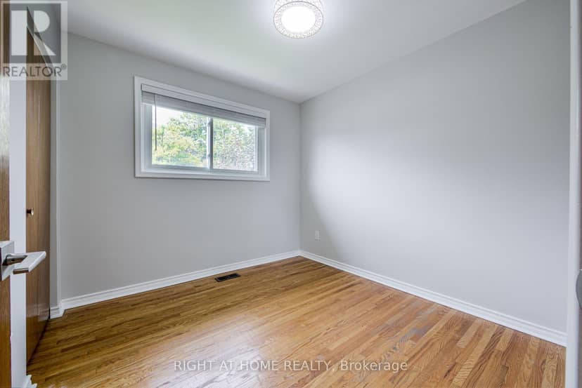 11 Fareham Crescent — photo 20 of 32