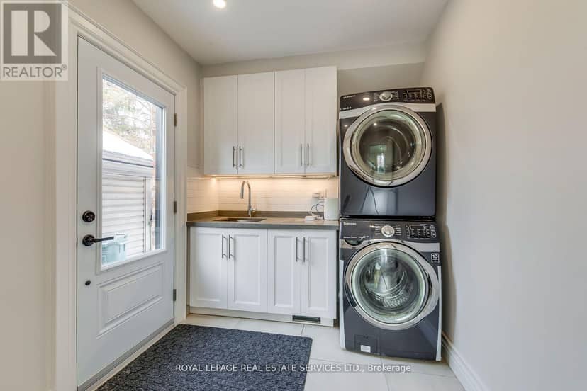 317 Queen Street S — photo 9 of 37