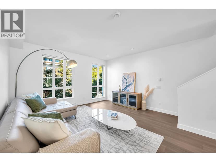 102 548 FOSTER AVENUE, Coquitlam