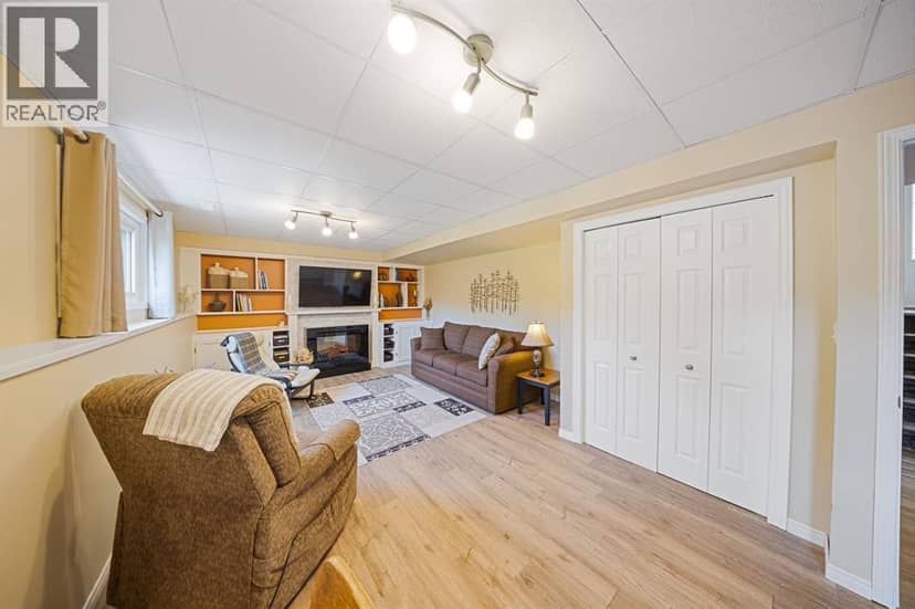 3534 Clarence Street — photo 15 of 40