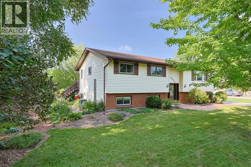 3534 Clarence Street, Plympton-Wyoming, photo 2