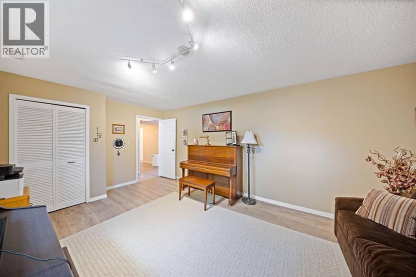 3534 Clarence Street — photo 21 of 40