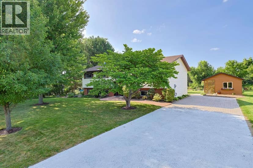 3534 Clarence Street, Plympton-Wyoming, photo 3