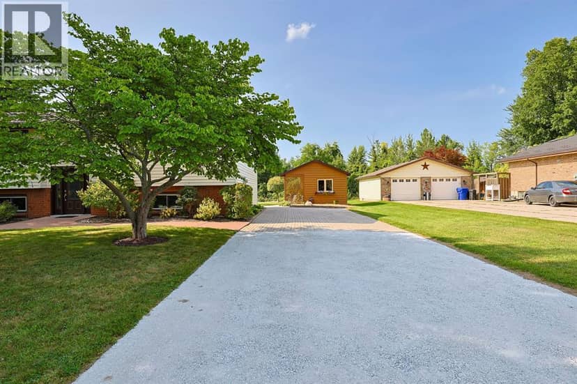 3534 Clarence Street, Plympton-Wyoming, photo 4