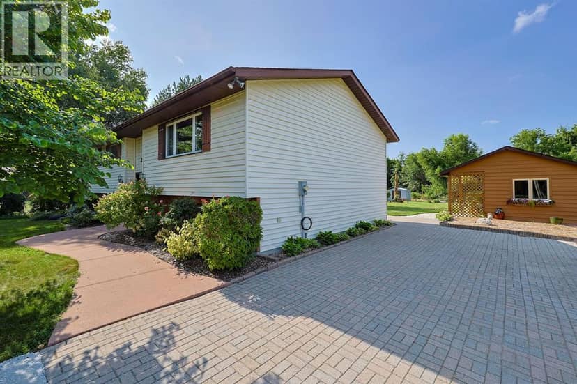 3534 Clarence Street, Plympton-Wyoming, photo 5