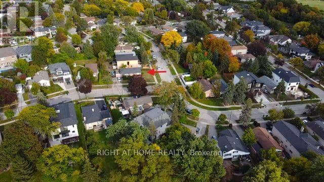 19 Upminster Crescent, Toronto, photo 7
