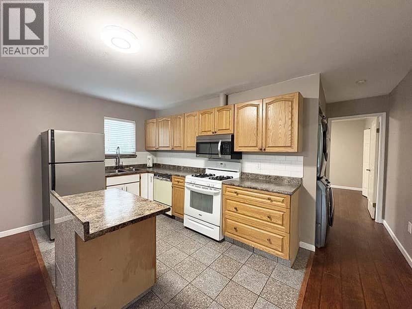 Garden 5225 CANADA WAY, Burnaby, photo 4