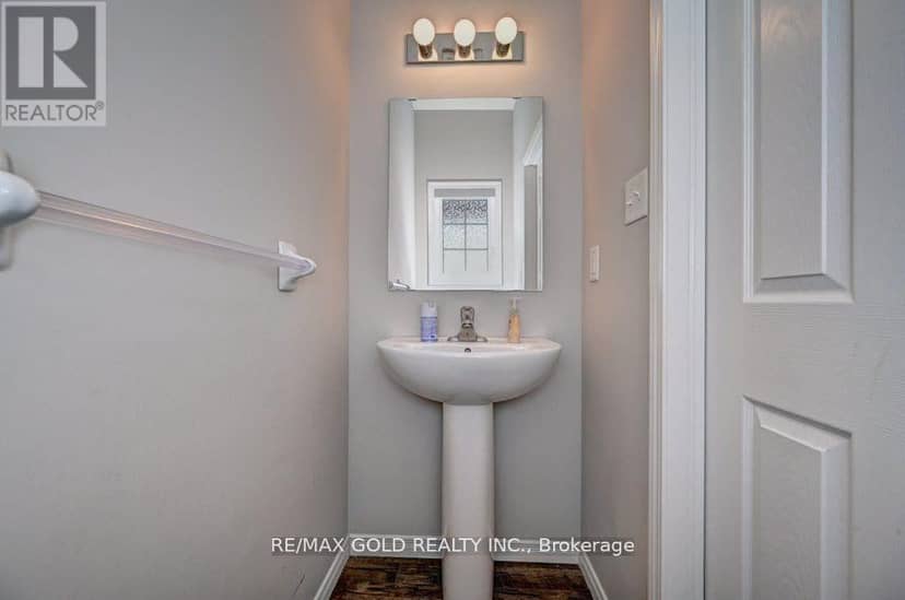 35 - 50 Pinnacle Drive — photo 16 of 25