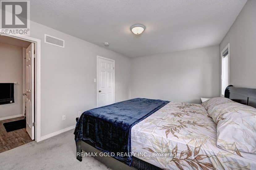 35 - 50 Pinnacle Drive — photo 18 of 25