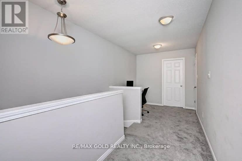 35 - 50 Pinnacle Drive — photo 22 of 25