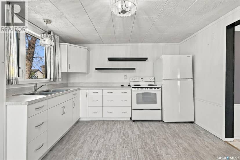 308 2nd AVENUE S — photo 2 of 34