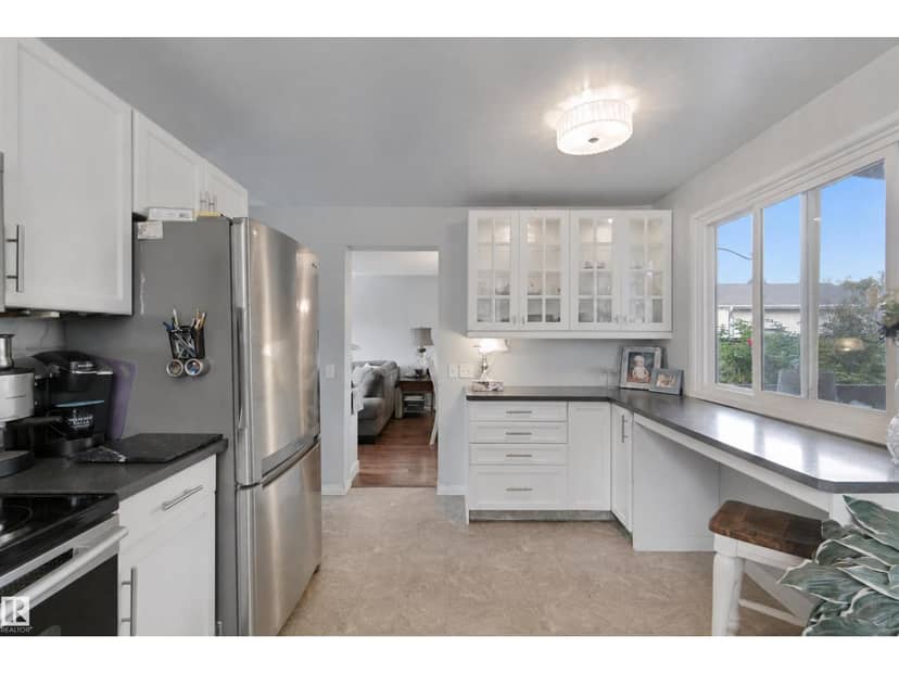 4528 35 AV NW — photo 14 of 40