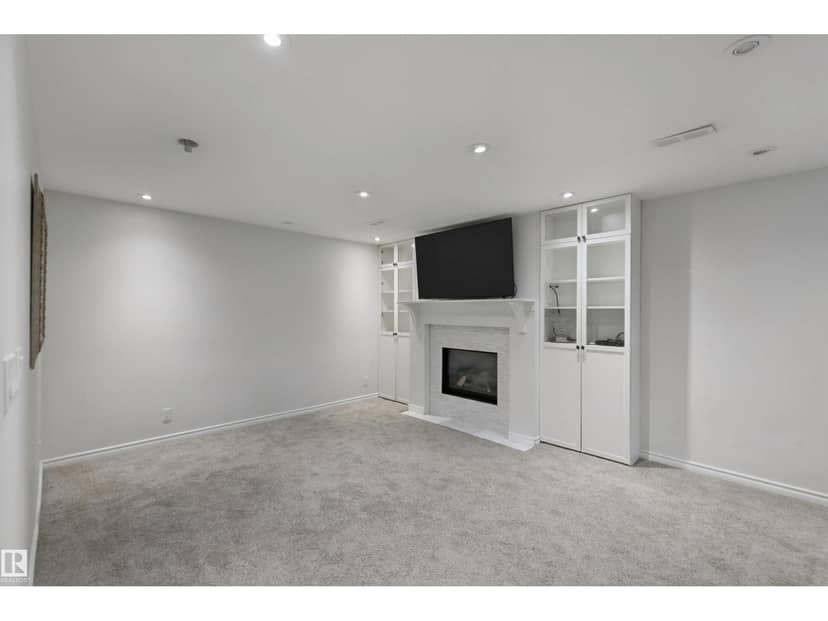 4528 35 AV NW — photo 34 of 40