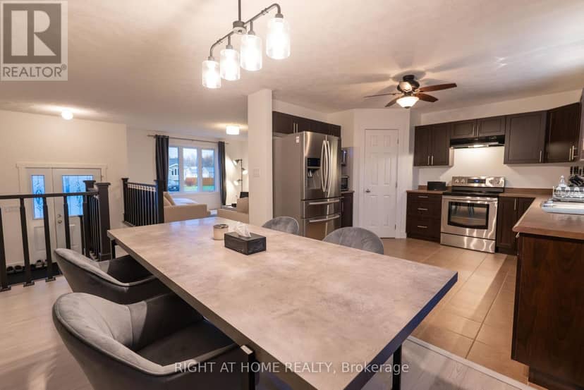 590 Demers Street — photo 13 of 40