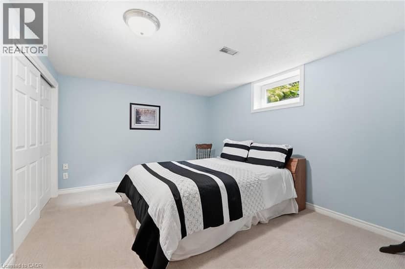 15 SHEPHARD Place — photo 33 of 40