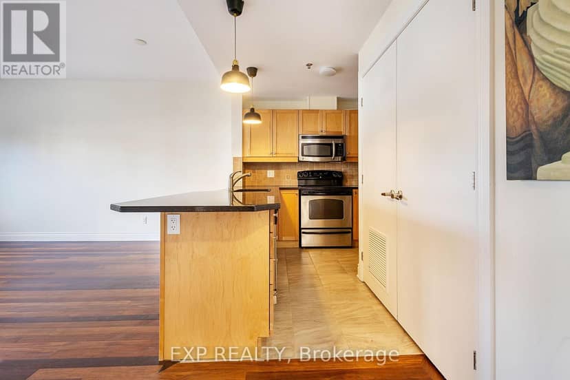 10 - 323 Winona Avenue — photo 18 of 36