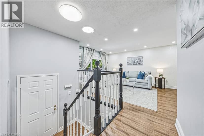 414 WOODS Lane, Cambridge, photo 3