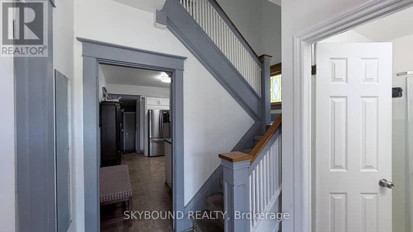 5113 St Lawrence Avenue — photo 17 of 32