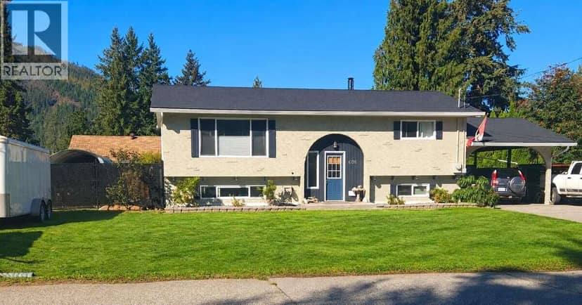 606 Gillis Avenue, Sicamous