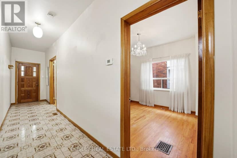44 Conway Avenue — photo 11 of 40