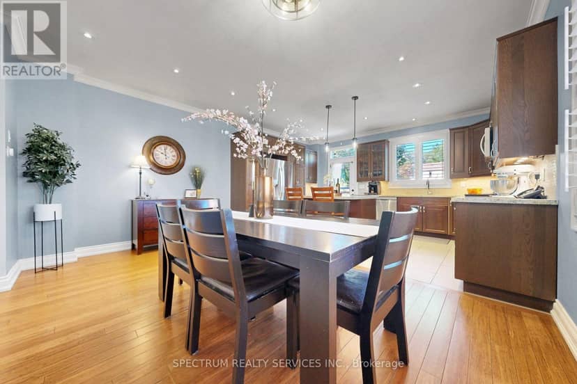 254 John Street — photo 11 of 40