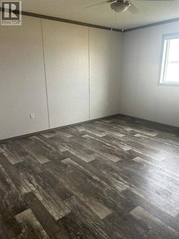 2046 Sunflower Crescent — photo 10 of 38