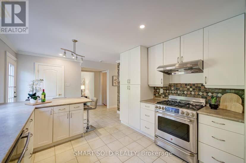 24 Hamilton Hall Drive — photo 12 of 32