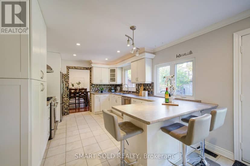 24 Hamilton Hall Drive — photo 13 of 32