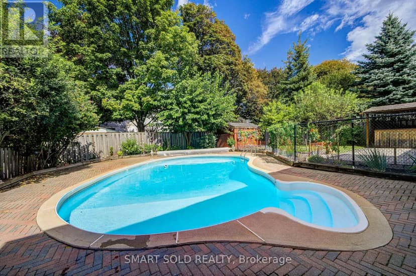 24 Hamilton Hall Drive — photo 2 of 32