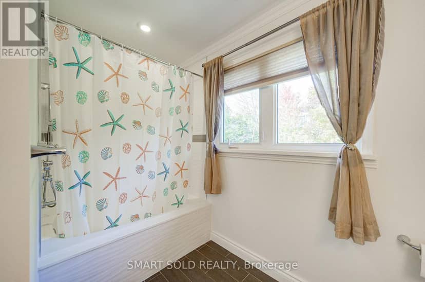 24 Hamilton Hall Drive — photo 20 of 32