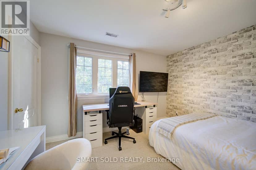 24 Hamilton Hall Drive — photo 22 of 32