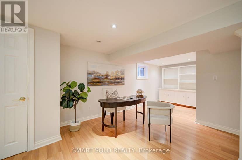 24 Hamilton Hall Drive — photo 27 of 32