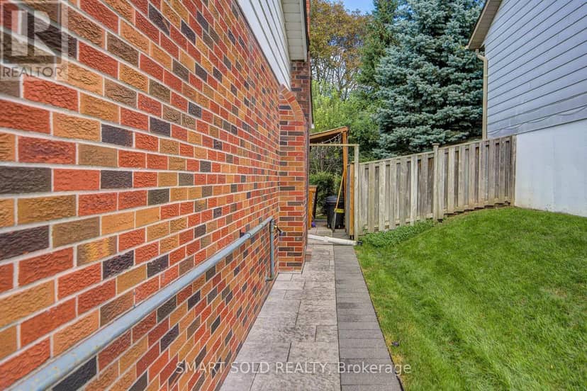 24 Hamilton Hall Drive — photo 29 of 32